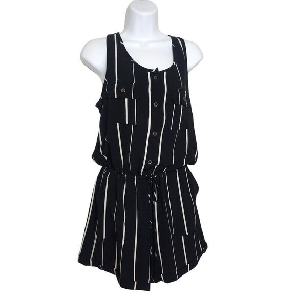 IRIS Women Romper M Black & White Striped Sleeveless Pockets Resort Beach Summer - Picture 1 of 4
